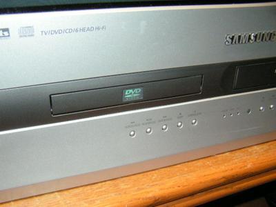 SAMSUNG ALL-IN-ONE TV with built-in DVD/CD player & VHS 6-head Hi-Fi