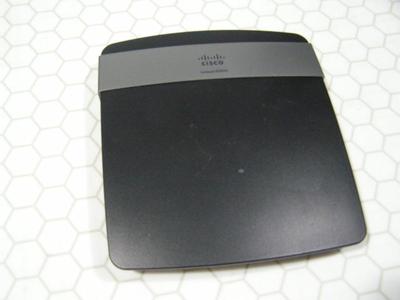 CISCO LINKSYS E2500 N600 Dual-Band WiFi RouteR + 4-port Ethernet wired