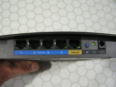 CISCO LINKSYS E2500 N600 Dual-Band WiFi RouteR + 4-port Ethernet wired