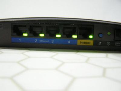 CISCO LINKSYS E2500 N600 Dual-Band WiFi RouteR + 4-port Ethernet wired