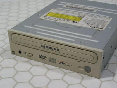 SAMSUNG CD-RW/DVD drive SM-348. Pulled from a working PC