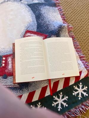 CHANTHOM HOLIDAY THROW, HOLIDAY BOOKS & CHRISTMAS DECOR