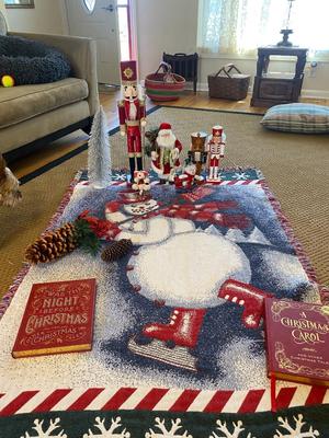 CHANTHOM HOLIDAY THROW, HOLIDAY BOOKS & CHRISTMAS DECOR