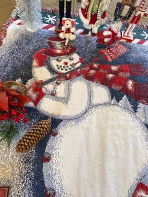 CHANTHOM HOLIDAY THROW, HOLIDAY BOOKS & CHRISTMAS DECOR