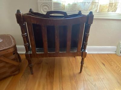 VINTAGE BASKETVILLE PICNIC BASKET, DANSK DESIGNS DENMARK WOODEN TRAY, AND MAGAZINE RACK