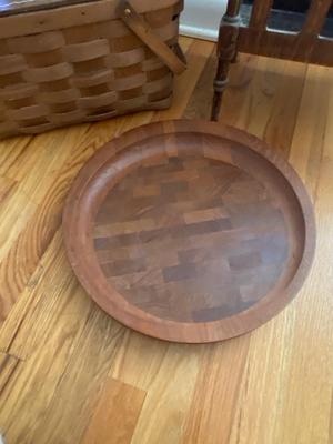 VINTAGE BASKETVILLE PICNIC BASKET, DANSK DESIGNS DENMARK WOODEN TRAY, AND MAGAZINE RACK