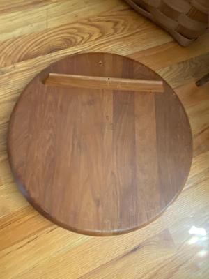 VINTAGE BASKETVILLE PICNIC BASKET, DANSK DESIGNS DENMARK WOODEN TRAY, AND MAGAZINE RACK