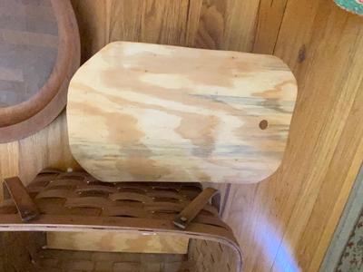 VINTAGE BASKETVILLE PICNIC BASKET, DANSK DESIGNS DENMARK WOODEN TRAY, AND MAGAZINE RACK
