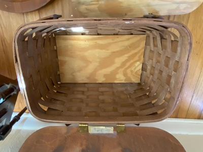 VINTAGE BASKETVILLE PICNIC BASKET, DANSK DESIGNS DENMARK WOODEN TRAY, AND MAGAZINE RACK