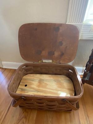 VINTAGE BASKETVILLE PICNIC BASKET, DANSK DESIGNS DENMARK WOODEN TRAY, AND MAGAZINE RACK
