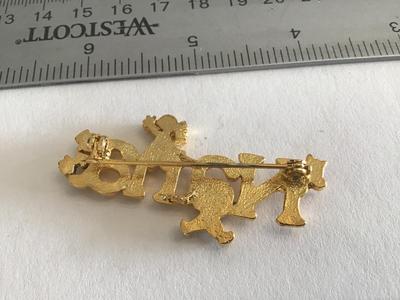 Nana Brooch