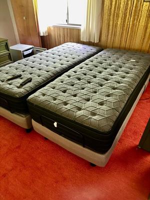 Mancini's Sleepworld Sealy Tempur Pedic 2 Matresses - King Size Bed