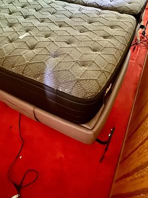 Mancini's Sleepworld Sealy Tempur Pedic 2 Matresses - King Size Bed