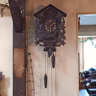 LOT 246: Vintage Robert Herr Triberg Germany Cuckoo Clock