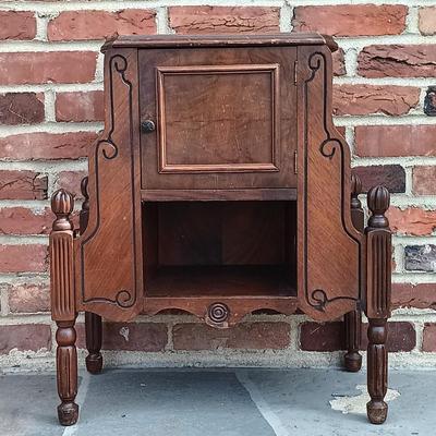 LOT 250: Vintage Humidor