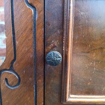 LOT 250: Vintage Humidor