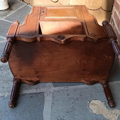 LOT 250: Vintage Humidor