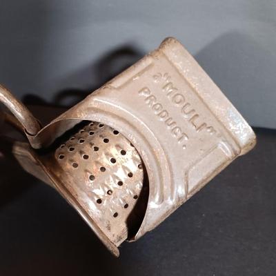 LOT 257: Crewel Needlework Roosters and Leaf Condiment Dish w/ Vintage Kitchenware