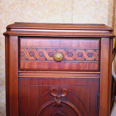 LOT 261: French-Style Dresser and Nightstand