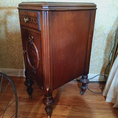 LOT 261: French-Style Dresser and Nightstand