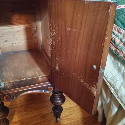 LOT 261: French-Style Dresser and Nightstand