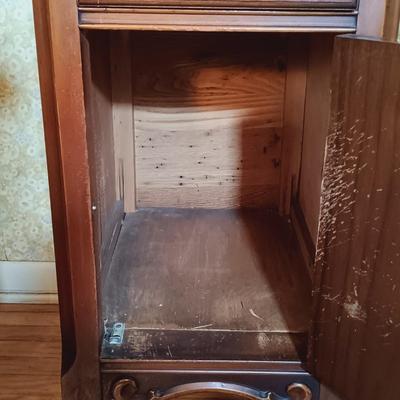 LOT 261: French-Style Dresser and Nightstand