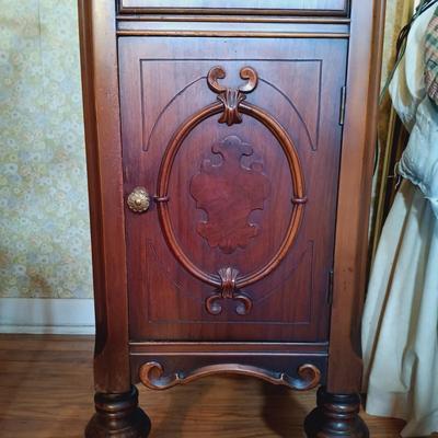 LOT 261: French-Style Dresser and Nightstand