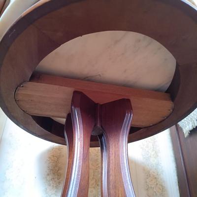 LOT 264: Victorian Marble-Top Pedestal Table w/ Set of (3) Porcelain Figurine Lamps