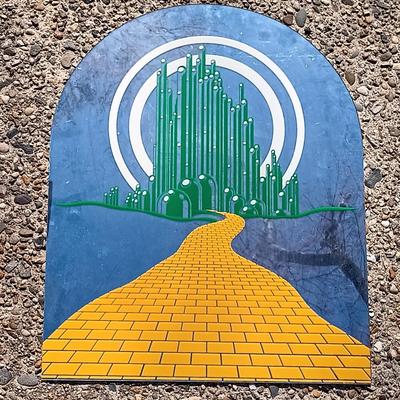 LOT 268: Franklin Mint Wizard of Oz Display Stand, Anniversary Clock & More