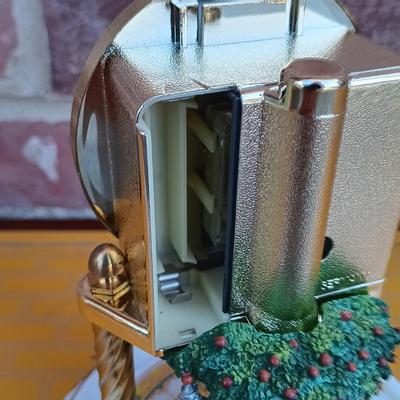 LOT 268: Franklin Mint Wizard of Oz Display Stand, Anniversary Clock & More