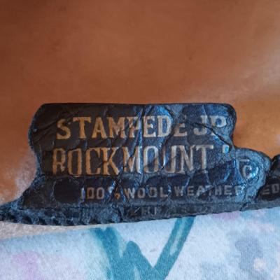 LOT 270: Collection of Vintage Hats and Stole