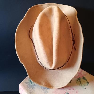 LOT 270: Collection of Vintage Hats and Stole