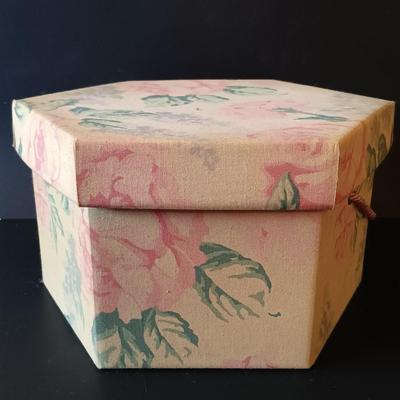 LOT 270: Collection of Vintage Hats and Stole