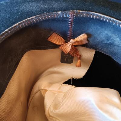 LOT 270: Collection of Vintage Hats and Stole