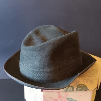 LOT 270: Collection of Vintage Hats and Stole