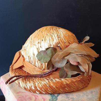 LOT 270: Collection of Vintage Hats and Stole