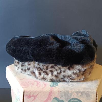 LOT 270: Collection of Vintage Hats and Stole