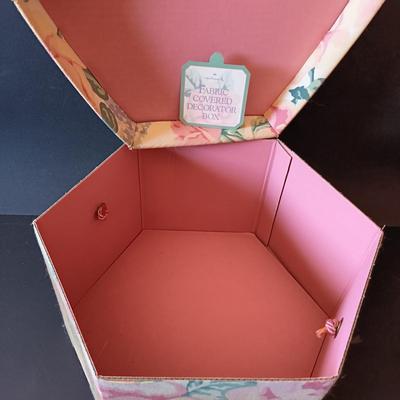 LOT 270: Collection of Vintage Hats and Stole