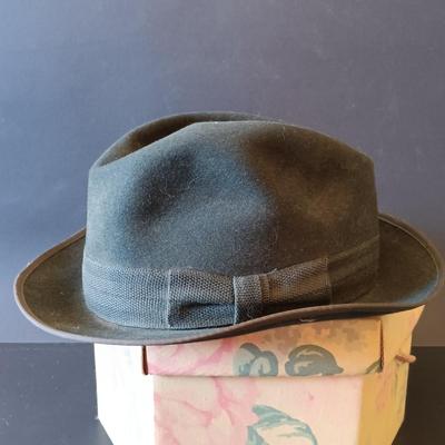 LOT 270: Collection of Vintage Hats and Stole