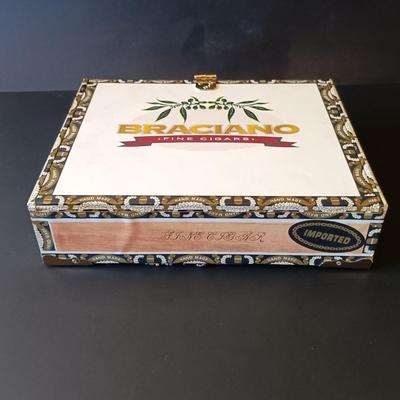 LOT 327: Red Hat Society Cigar Box Purse w/ Vintage Hats