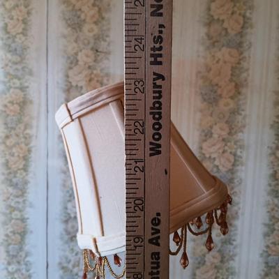 LOT 343: 1917 Anne's House of Dreams, Butler Hanging Curio Stand, Daher Holland Tin Plate & More