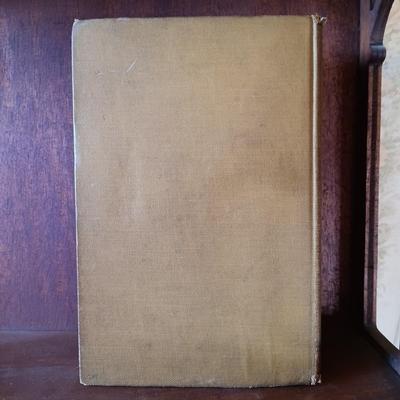 LOT 343: 1917 Anne's House of Dreams, Butler Hanging Curio Stand, Daher Holland Tin Plate & More