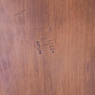 LOT 343: 1917 Anne's House of Dreams, Butler Hanging Curio Stand, Daher Holland Tin Plate & More