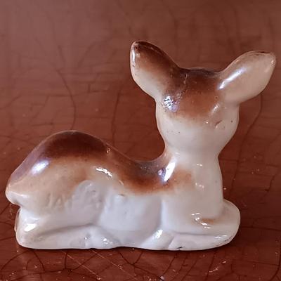 LOT 343: 1917 Anne's House of Dreams, Butler Hanging Curio Stand, Daher Holland Tin Plate & More