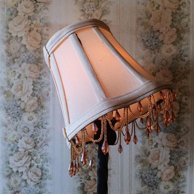 LOT 343: 1917 Anne's House of Dreams, Butler Hanging Curio Stand, Daher Holland Tin Plate & More