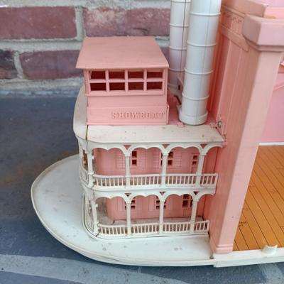LOT 347: Remco 1960s Showboat Play Theater Set