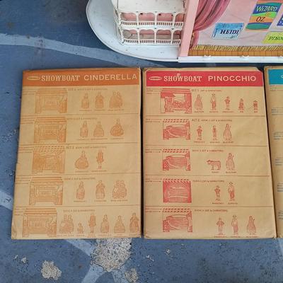 LOT 347: Remco 1960s Showboat Play Theater Set