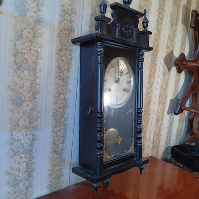 LOT 384: Gilbert 31-Days Wall Clock