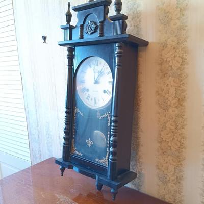LOT 384: Gilbert 31-Days Wall Clock