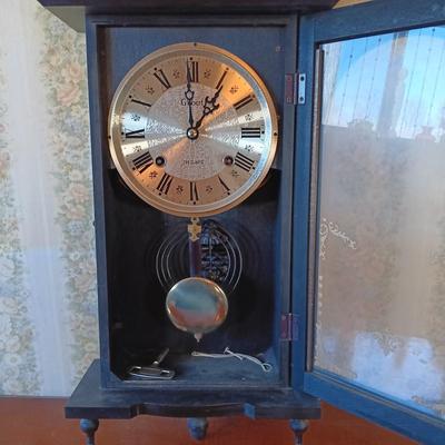 LOT 384: Gilbert 31-Days Wall Clock